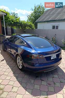 Лифтбек Tesla Model S 2015 в 