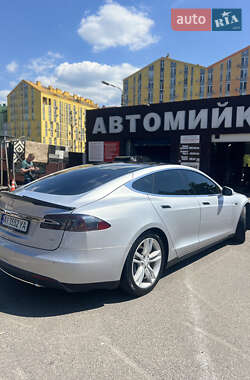 Лифтбек Tesla Model S 2013 в 