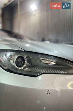 Лифтбек Tesla Model S 2013 в 