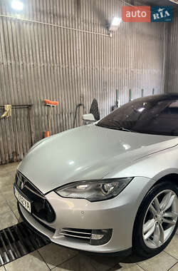 Лифтбек Tesla Model S 2013 в 