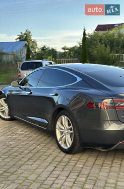 Лифтбек Tesla Model S 2015 в 