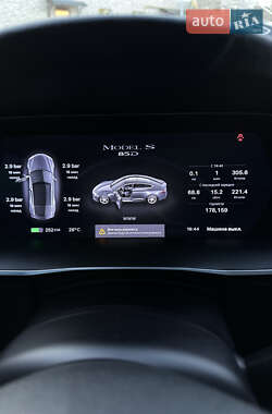 Лифтбек Tesla Model S 2015 в 