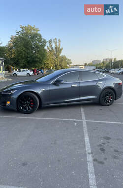 Лифтбек Tesla Model S 2016 в 