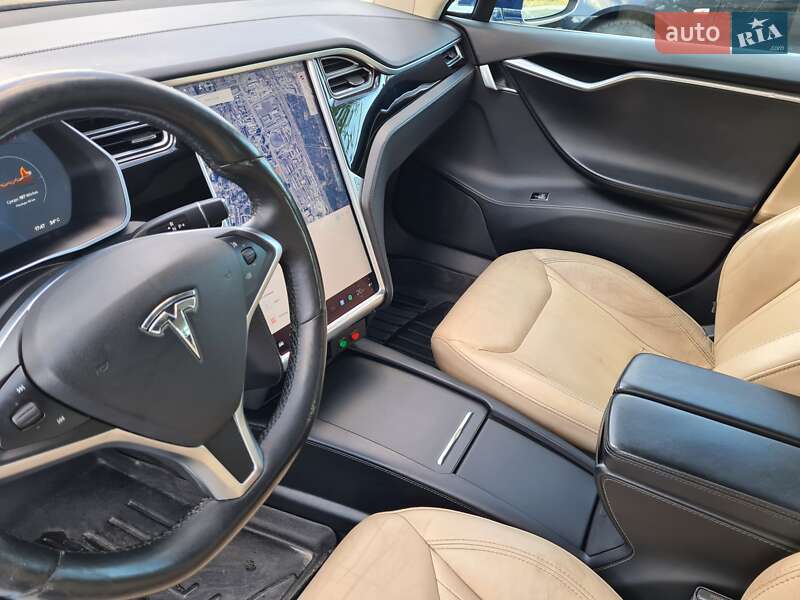 Лифтбек Tesla Model S 2016 в Киеве