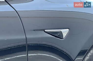 Лифтбек Tesla Model S 2017 в 