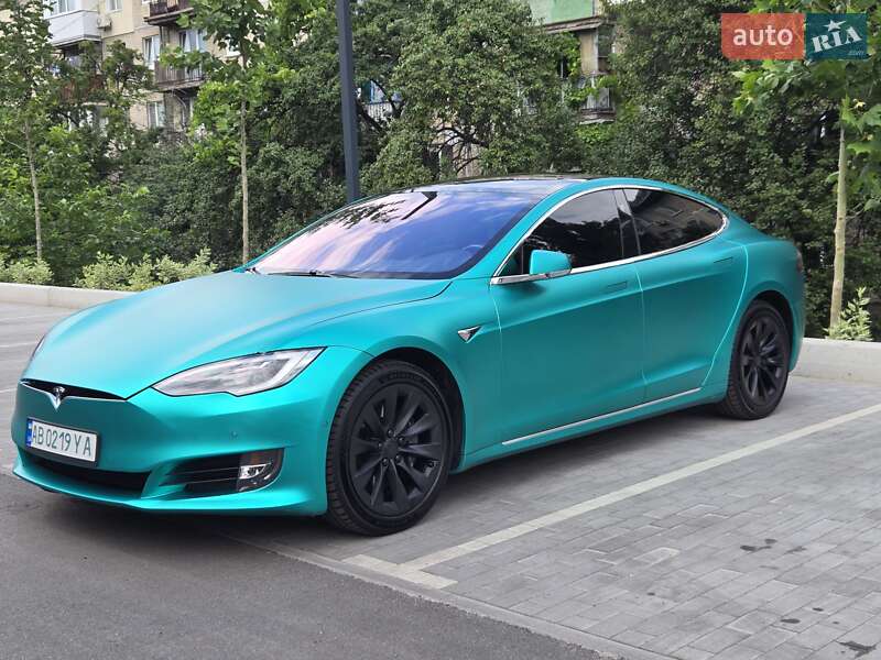 Лифтбек Tesla Model S 2018 в Киеве