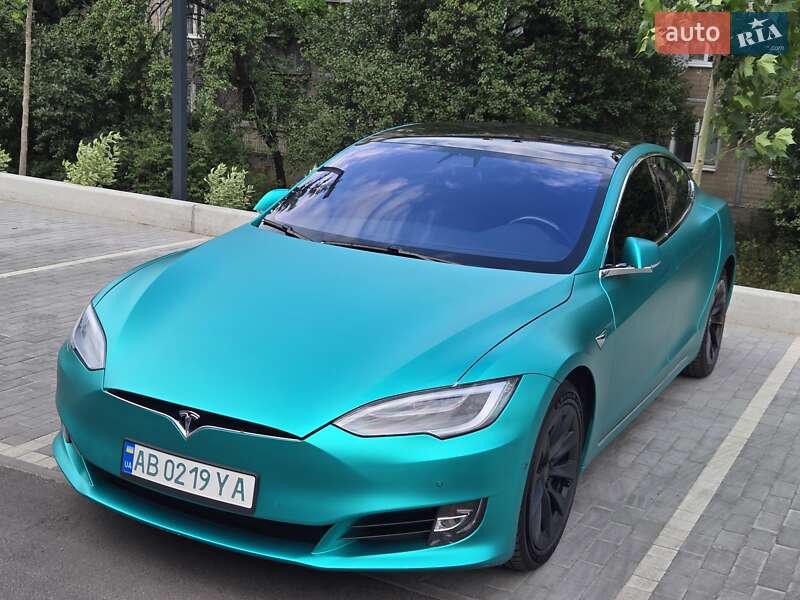 Лифтбек Tesla Model S 2018 в Киеве