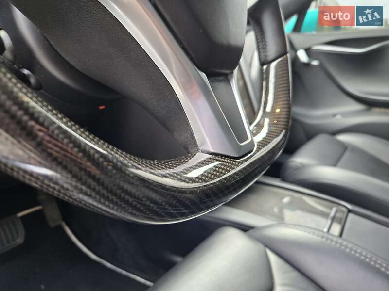 Лифтбек Tesla Model S 2018 в Киеве