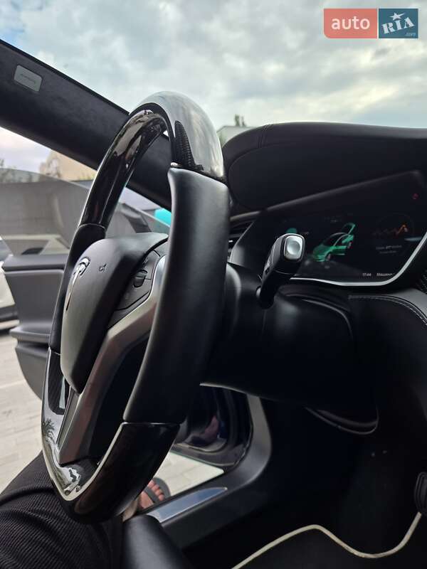 Лифтбек Tesla Model S 2018 в Киеве