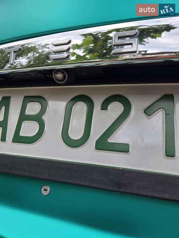 Лифтбек Tesla Model S 2018 в Киеве