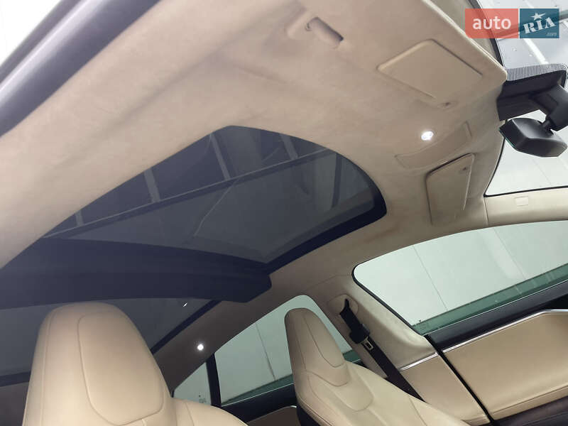 Лифтбек Tesla Model S 2014 в Виннице