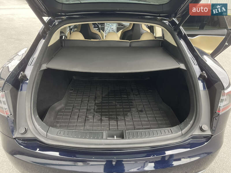 Лифтбек Tesla Model S 2014 в Виннице