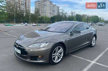 Лифтбек Tesla Model S 2015 в Киеве