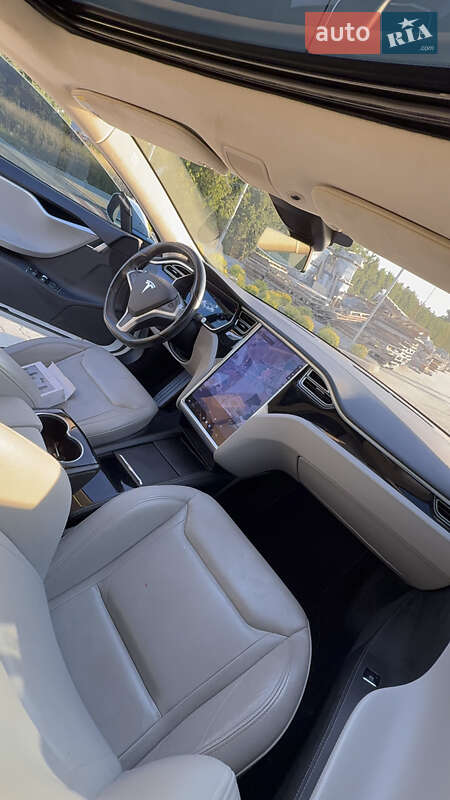 Лифтбек Tesla Model S 2015 в Львове