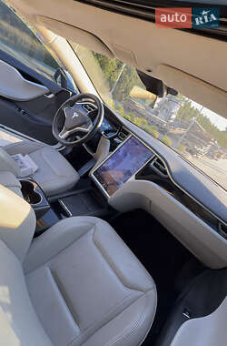 Лифтбек Tesla Model S 2015 в 
