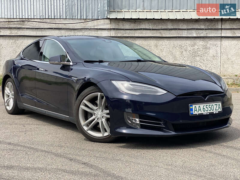 Лифтбек Tesla Model S 2015 в 