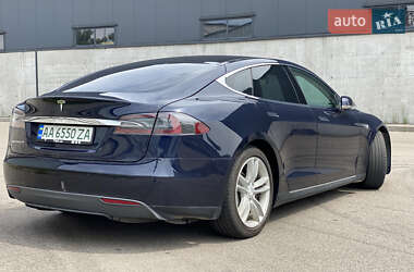 Лифтбек Tesla Model S 2015 в 