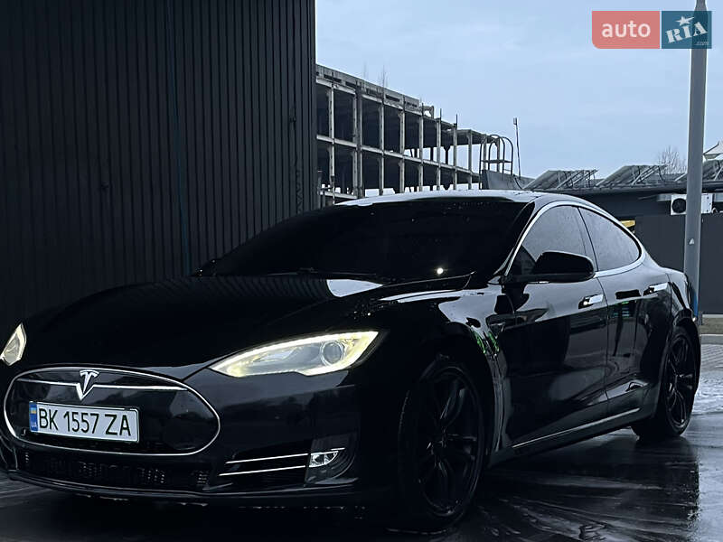Лифтбек Tesla Model S 2014 в 