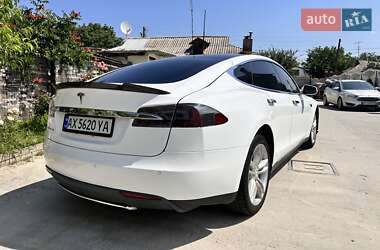 Лифтбек Tesla Model S 2014 в 