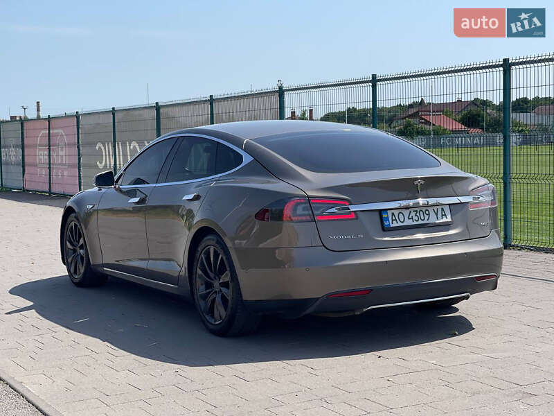 Лифтбек Tesla Model S 2015 в Ужгороде