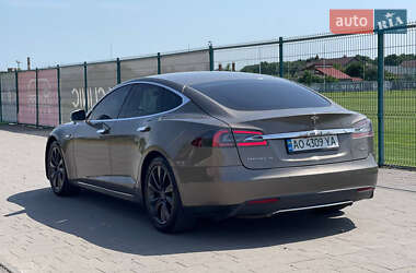 Лифтбек Tesla Model S 2015 в 