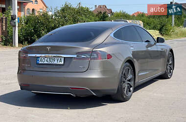 Лифтбек Tesla Model S 2015 в 