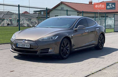 Лифтбек Tesla Model S 2015 в 