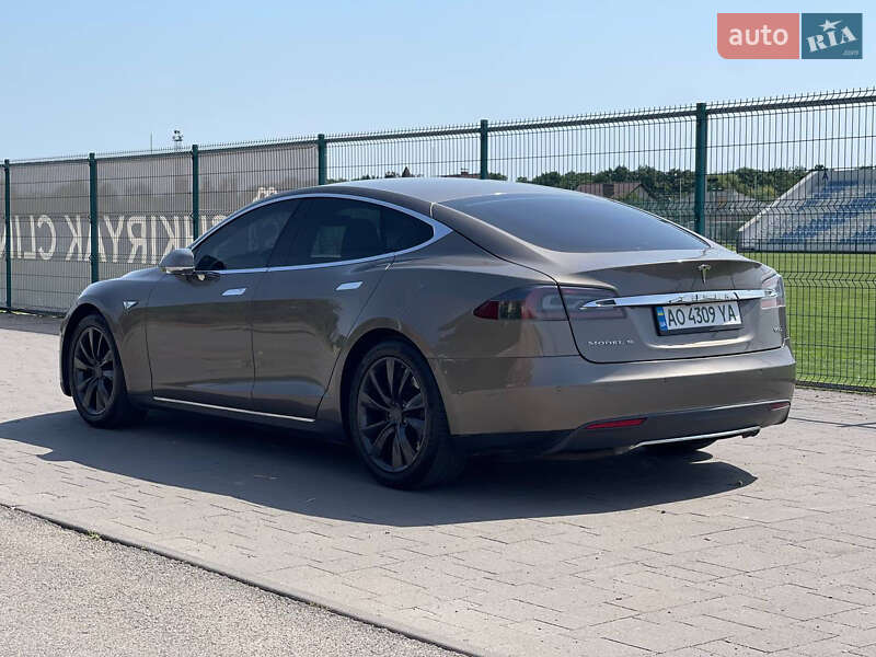 Лифтбек Tesla Model S 2015 в Ужгороде
