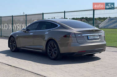 Лифтбек Tesla Model S 2015 в 