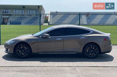 Лифтбек Tesla Model S 2015 в 