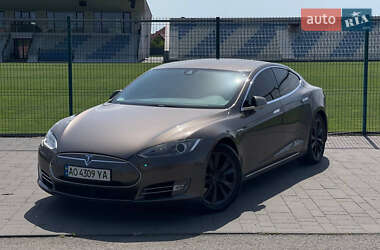 Лифтбек Tesla Model S 2015 в 