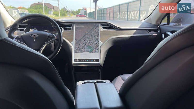 Лифтбек Tesla Model S 2015 в Ужгороде