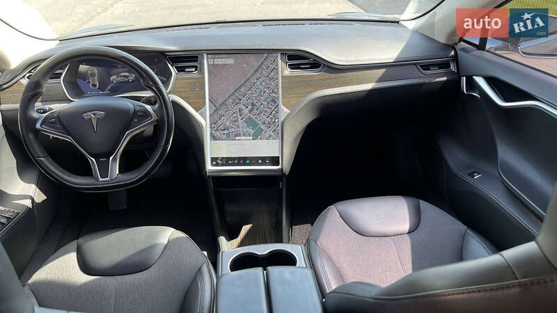 Лифтбек Tesla Model S 2015 в Ужгороде