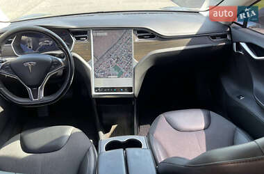 Лифтбек Tesla Model S 2015 в 