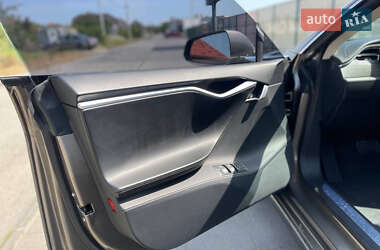 Лифтбек Tesla Model S 2015 в 