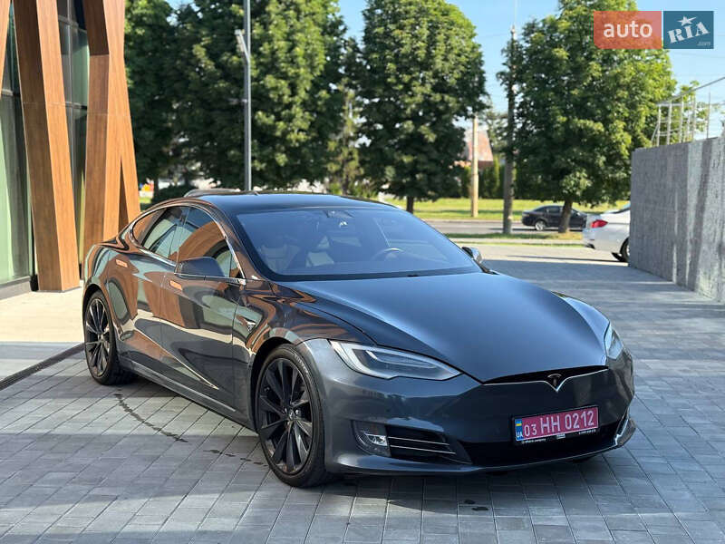 Лифтбек Tesla Model S 2017 в 