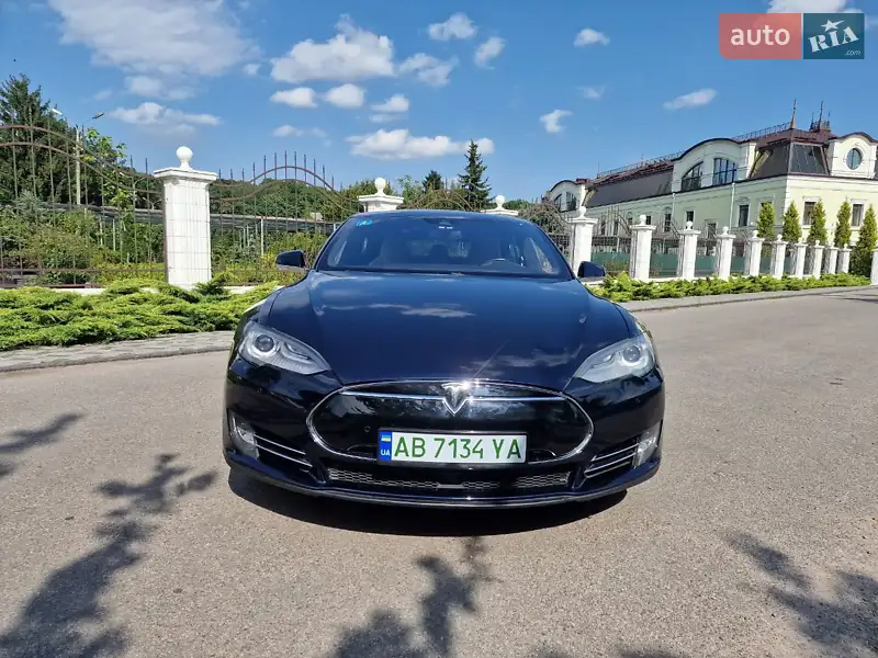 Tesla Model S 2015