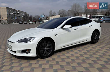 Лифтбек Tesla Model S 2017 в Гайсине