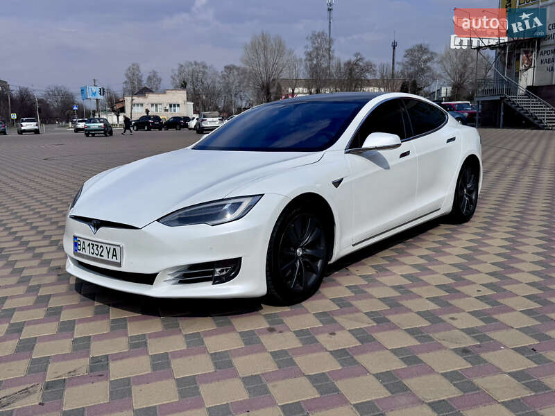 Ліфтбек Tesla Model S 2017 в Гайсину
