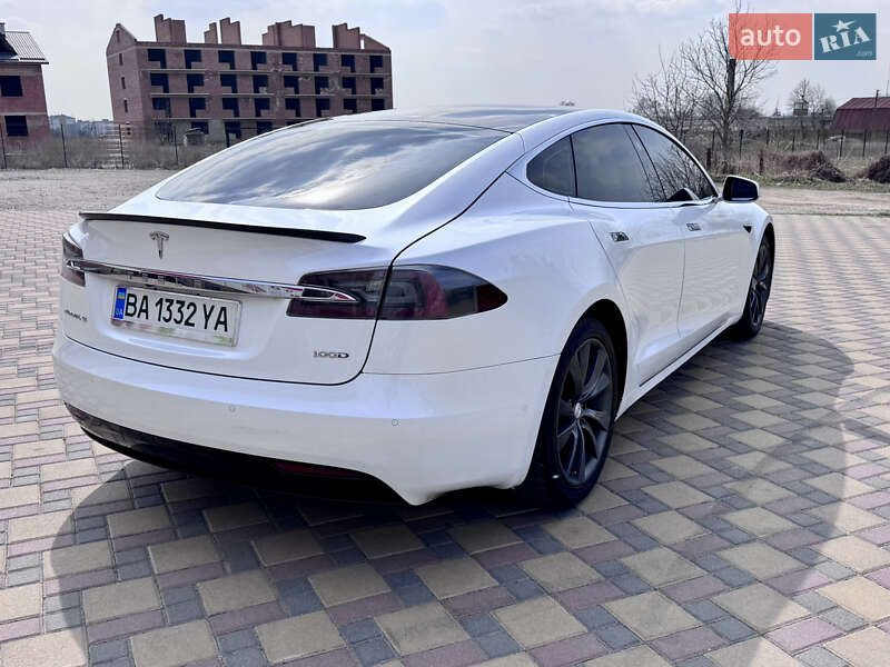 Ліфтбек Tesla Model S 2017 в Гайсину