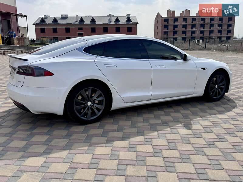 Ліфтбек Tesla Model S 2017 в Гайсину