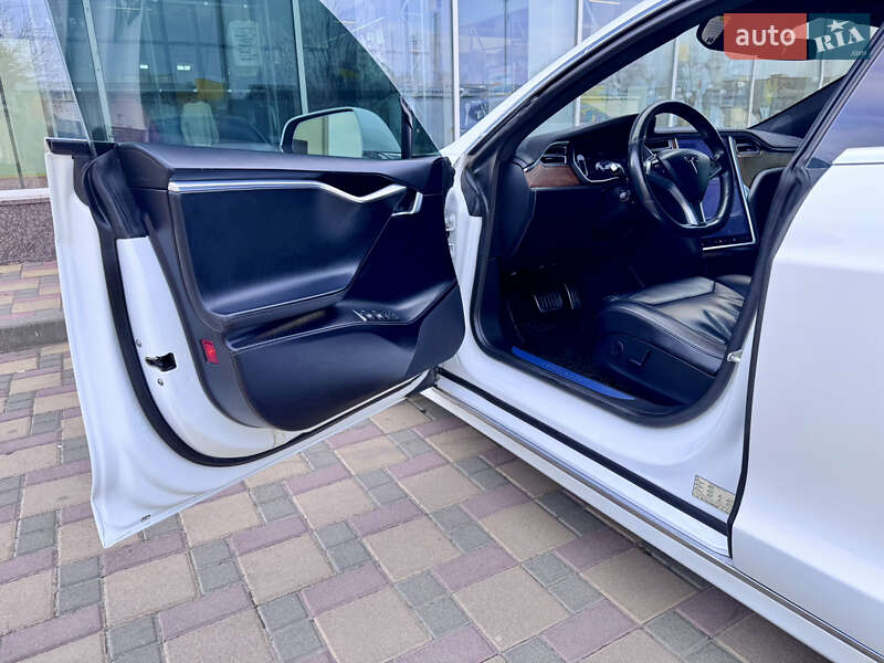 Ліфтбек Tesla Model S 2017 в Гайсину