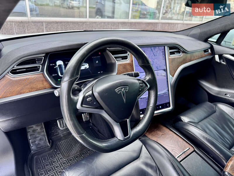Ліфтбек Tesla Model S 2017 в Гайсину