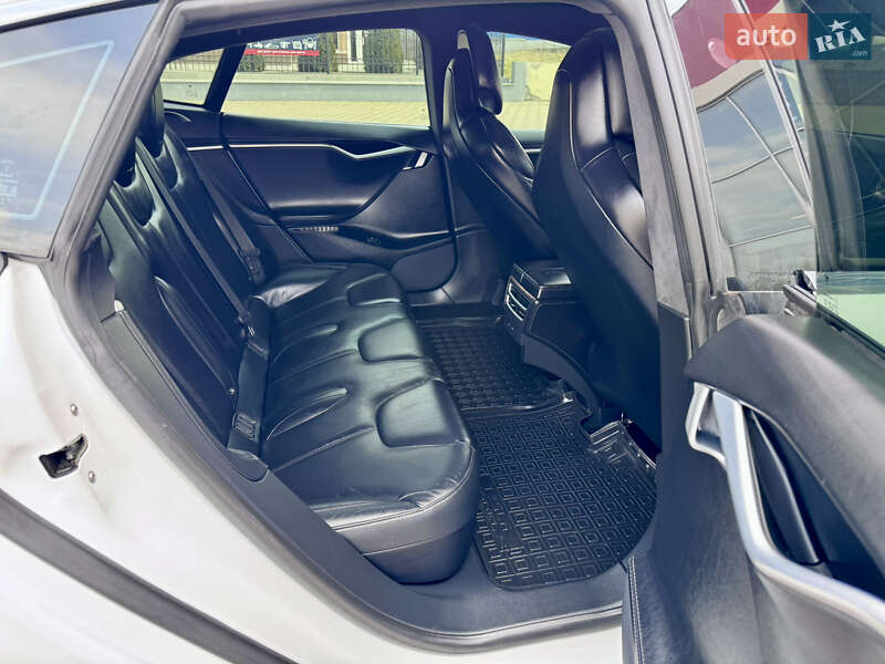 Ліфтбек Tesla Model S 2017 в Гайсину