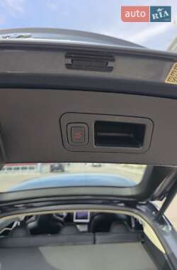 Ліфтбек Tesla Model S 2013 в 