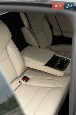 Лифтбек Tesla Model S 2021 в 