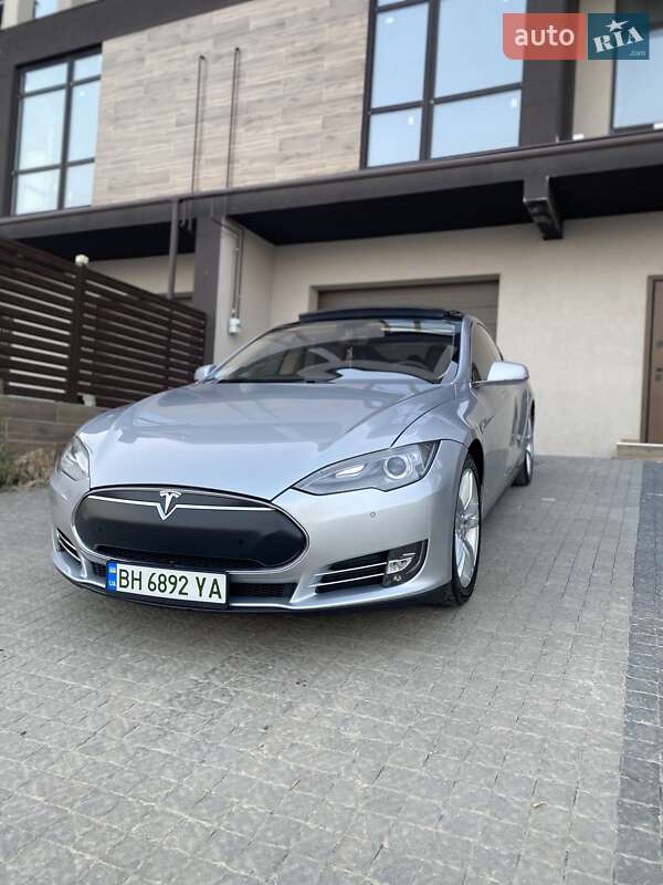 Ліфтбек Tesla Model S 2014 в Одесі