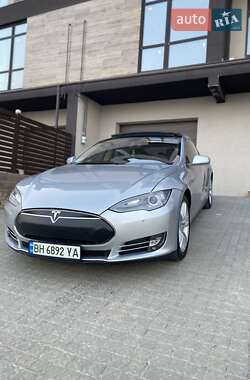 Лифтбек Tesla Model S 2014 в 