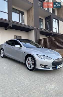 Лифтбек Tesla Model S 2014 в 