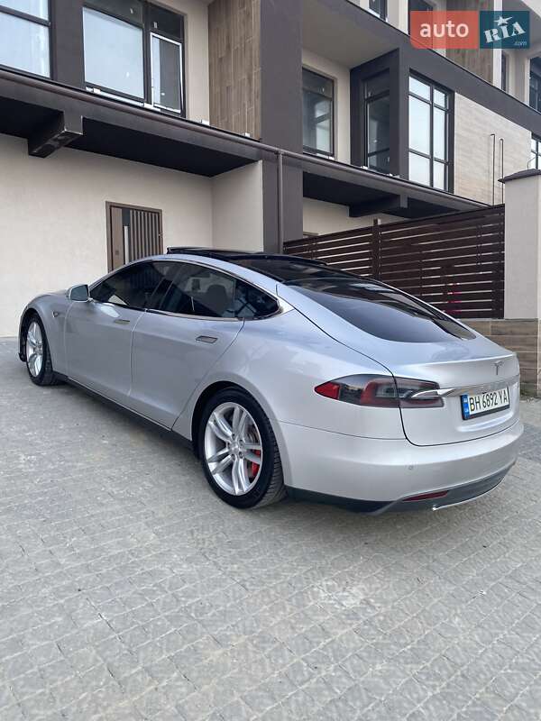 Ліфтбек Tesla Model S 2014 в Одесі